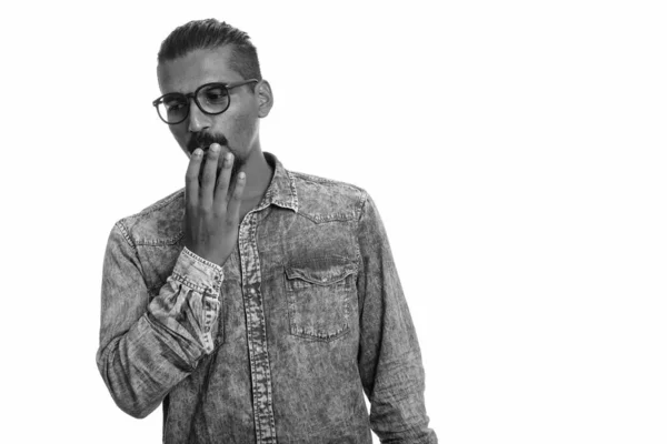 Estúdio Tiro Jovem Bonito Barbudo Indiano Hipster Homem Isolado Contra — Fotografia de Stock