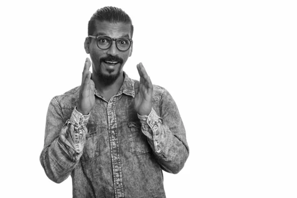 Στούντιο Πλάνο Του Νεαρού Όμορφος Γενειοφόρος Ινδική Hipster Άνθρωπος Απομονώνονται — Φωτογραφία Αρχείου