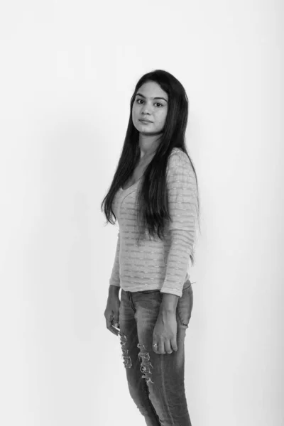 Studio Photo Jeune Belle Femme Indienne Sur Fond Blanc Noir — Photo