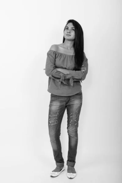 Studio Photo Jeune Belle Femme Indienne Sur Fond Blanc Noir — Photo