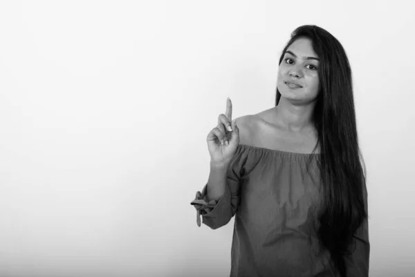 Studio Photo Jeune Belle Femme Indienne Sur Fond Blanc Noir — Photo