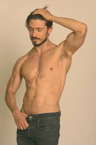 Estudio Disparo Joven Guapo Musculoso Barbudo Hombre Sin Camisa Sobre —  Fotos de Stock