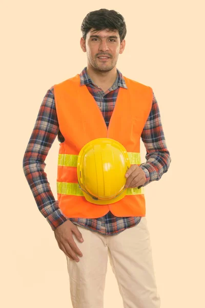 Estudio Joven Trabajador Construcción Persa Con Barba Aislada Sobre Fondo — Foto de Stock