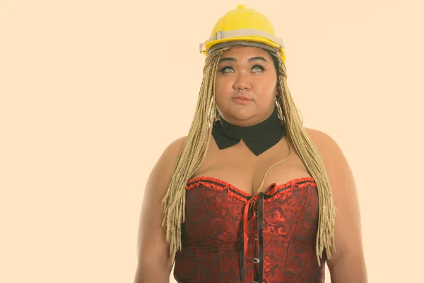 Studioaufnahme Einer Jungen Übergewichtigen Asiatischen Bauarbeiterin Mit Sexy Kostüm Vor — Stockfoto