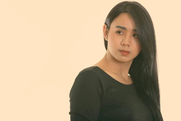 Studioaufnahme Einer Jungen Schönen Asiatischen Transgender Frau Isoliert Vor Weißem — Stockfoto