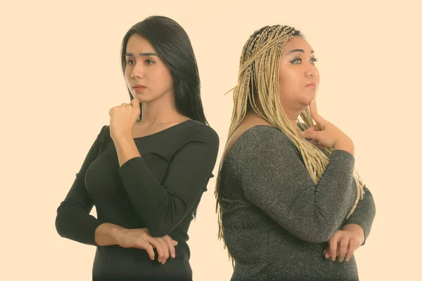 스튜디오에서 아시아인 트랜스젠더와 비만증 배경에 — 스톡 사진