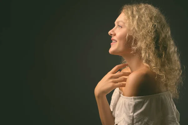 Studio Shot Young Beautiful Woman Blond Curly Hair Gray Background — Stock Photo, Image