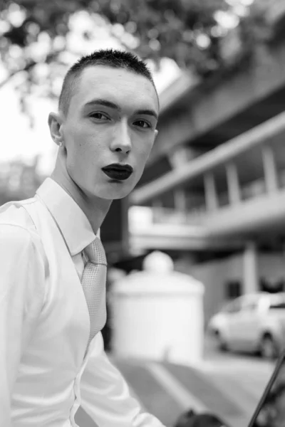 Portrait Young Handsome Androgynous Businessman Exploring City Black White — Stock Photo, Image