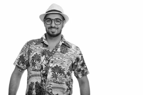 잘생긴 턱수염의 관광객 흑백으로 휴가를 준비가 하와이안 셔츠를 스튜디오 — 스톡 사진