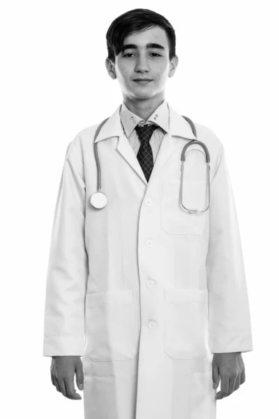 年轻英俊的波斯少年医生在黑白背景下被隔离的演播室照片 — 图库照片