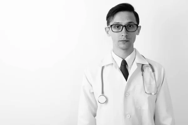 Estúdio Tiro Jovem Bonito Médico Homem Contra Fundo Branco Preto — Fotografia de Stock