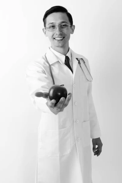 Estúdio Tiro Jovem Bonito Médico Homem Contra Fundo Branco Preto — Fotografia de Stock
