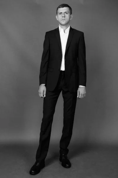 Studio Shot Handsome Businessman Wearing Suit Gray Background Black White — Stock Photo, Image