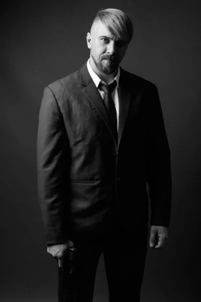 Studio Shot Bearded Businessman Handgun Gray Background Black White — Stock Photo, Image