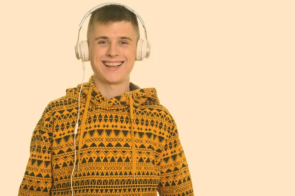 Estudio Joven Guapo Con Sudadera Con Capucha Aislada Sobre Fondo — Foto de Stock