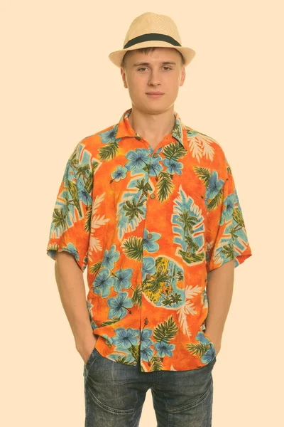 Studio Shot Young Handsome Tourist Man Hawaiian Shirt Ready Vacation — Stock Photo, Image