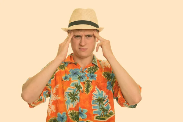 Studio Colpo Giovane Bel Turista Uomo Con Camicia Hawaiana Pronto — Foto Stock