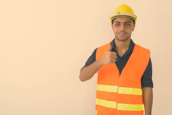 Estudio Disparo Joven Indio Trabajador Construcción Contra Fondo Blanco — Foto de Stock