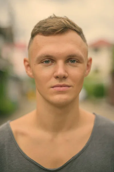 Portrait Young Man Wearing Gray Shirt Streets Outdoors — Stock Photo, Image