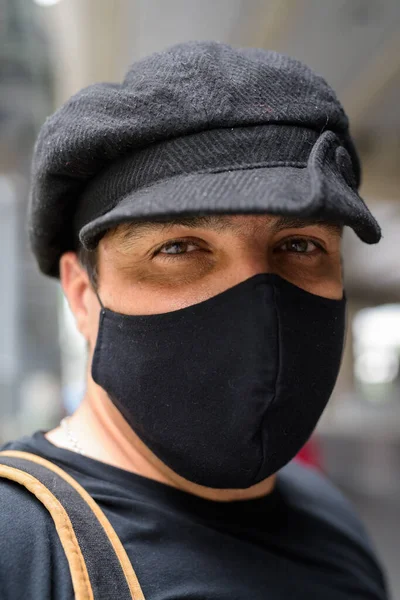 Portret Van Perzische Toerist Met Masker Voor Bescherming Tegen Corona — Stockfoto