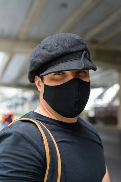 Portret Van Perzische Toerist Met Masker Voor Bescherming Tegen Corona — Stockfoto