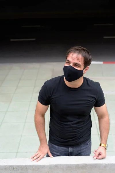 Portret Van Een Perzische Man Met Masker Voor Bescherming Tegen — Stockfoto