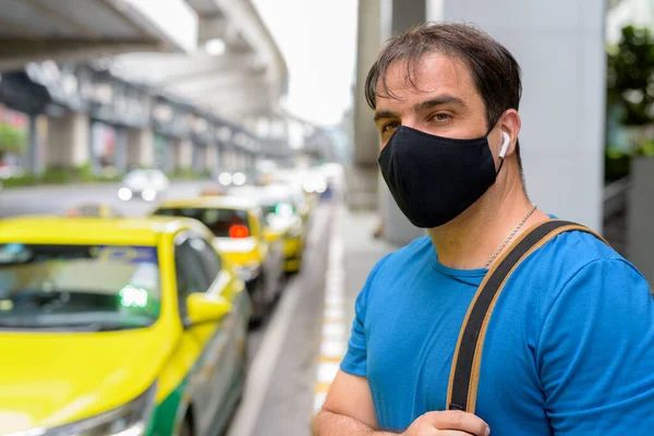 Portret Van Perzische Toerist Met Masker Voor Bescherming Tegen Corona — Stockfoto