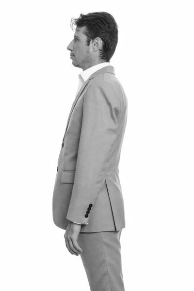 黒と白の白い背景を背景に隔離された訴訟でひげを剃るハンサムなビジネスマンのスタジオショット — ストック写真