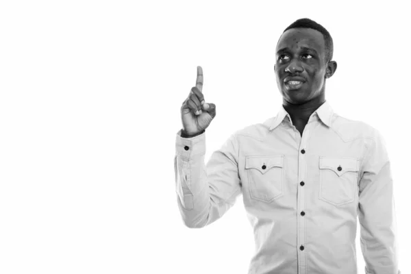 Genç Afrikalı Adamının Siyah Beyaz Arka Planda Izole Edilmiş Bir — Stok fotoğraf
