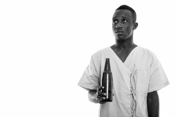 Estudio Joven Africano Como Paciente Del Hospital Aislado Sobre Fondo — Foto de Stock
