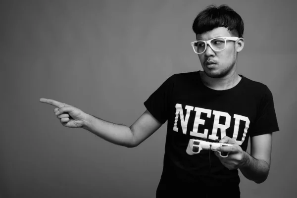 Studio Shot Young Asian Nerd Man Wearing Eyeglasses While Playing — Fotografia de Stock