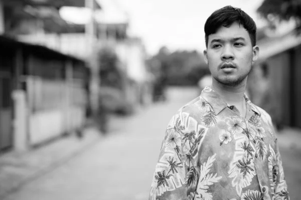 Retrato Joven Turista Asiático Con Camisa Hawaiana Las Calles Aire — Foto de Stock