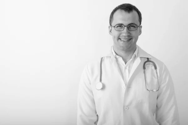 Plan Studio Jeune Homme Médecin Sur Fond Blanc Noir Blanc — Photo