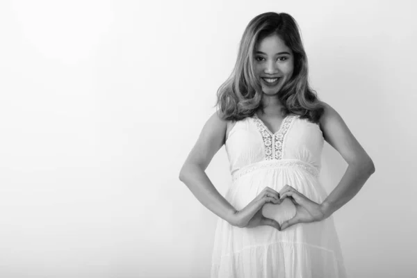 Studio Împușcat Tineri Însărcinată Frumoasă Femeie Asiatică Fundal Alb Alb — Fotografie, imagine de stoc