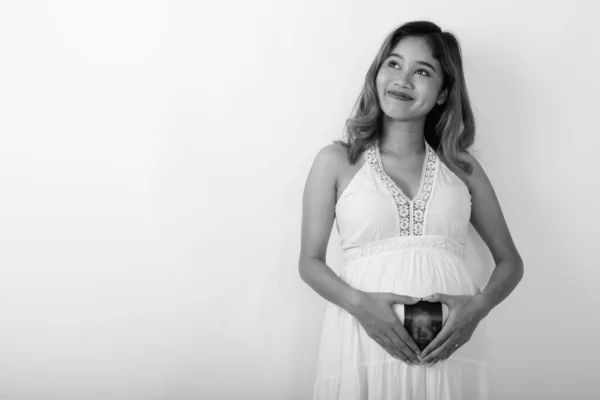 Studio Împușcat Tineri Însărcinată Frumoasă Femeie Asiatică Fundal Alb Alb — Fotografie, imagine de stoc