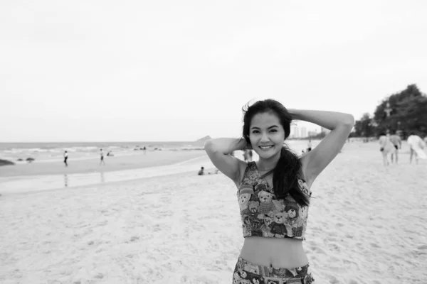 Portrait Young Beautiful Asian Woman Relaxing Beach Black White — Stock Photo, Image