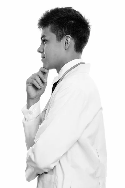 Studio Záběr Mladý Pohledný Muž Lékař Izolované Proti Bílému Pozadí — Stock fotografie