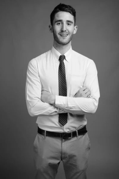 Estudio Disparo Joven Hombre Negocios Guapo Con Camisa Corbata Sobre — Foto de Stock