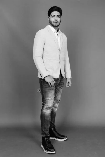 Studio Shot Jeune Homme Affaires Indien Barbu Beau Sur Fond — Photo