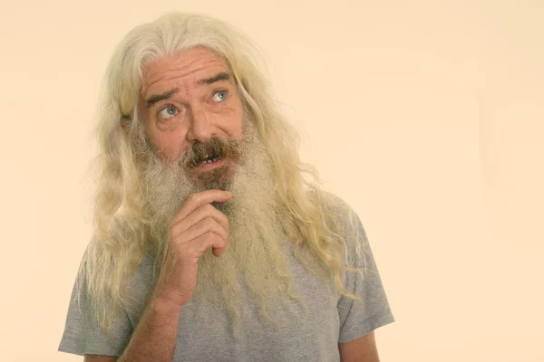 Plan Studio Bel Homme Âgé Avec Une Longue Barbe Bouclée — Photo