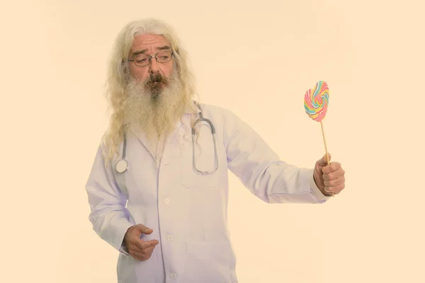 Estúdio Tiro Belo Médico Idoso Com Longa Barba Encaracolado Branco — Fotografia de Stock