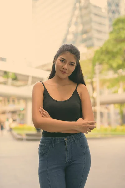 Portret Van Jonge Mooie Aziatische Vrouw Verkennen Rond Stad Bangkok — Stockfoto