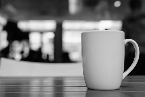 Kaffeetasse Auf Holztisch Restaurant Mit Defokussiertem Hintergrund Und Bokeh Effekt — Stockfoto