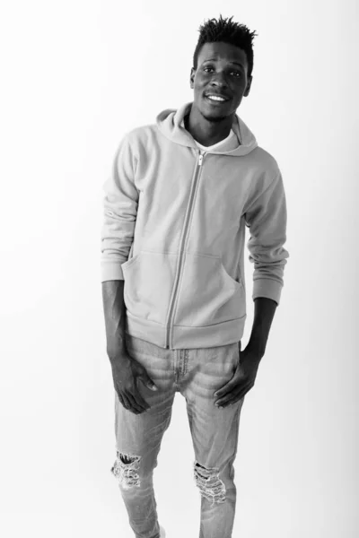 Studioaufnahme Eines Jungen Gut Aussehenden Afrikaners Mit Afrohaaren Vor Weißem — Stockfoto