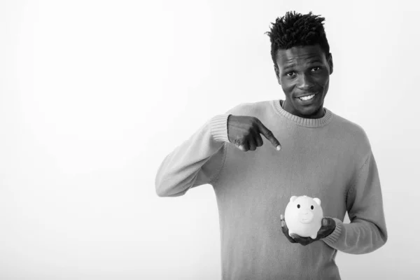 Estúdio Tiro Jovem Belo Homem Africano Com Cabelo Afro Contra — Fotografia de Stock