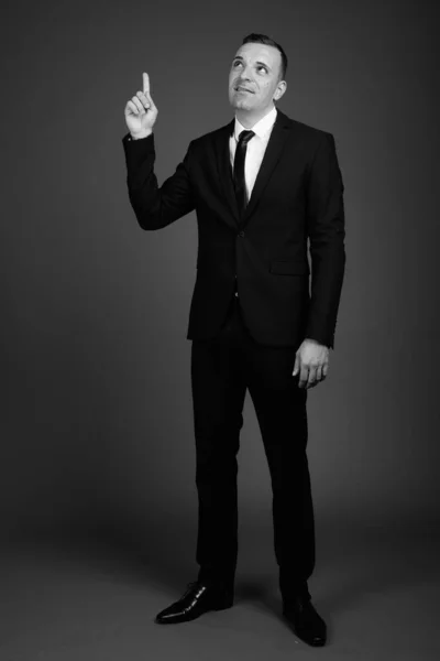 Studio Shot Businessman Wearing Suit Gray Background Black White — Stock Photo, Image