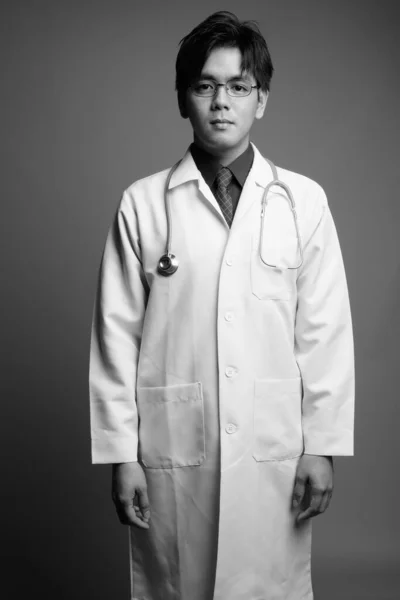 Studio Shot Jeune Beau Philippin Médecin Sur Fond Gris Noir — Photo