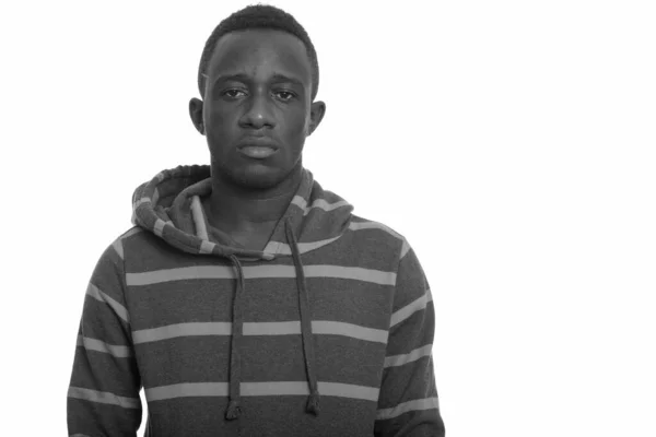 Siyah Beyaz Arka Planda Kapüşonlu Genç Yakışıklı Afrikalı Adamın Stüdyo — Stok fotoğraf