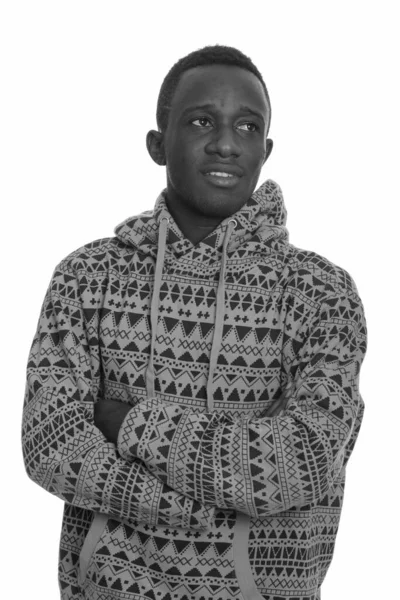 スタジオショットの若いですハンサムなアフリカ人男性身に着けていますパーカー隔離された背景に白で黒と白 — ストック写真