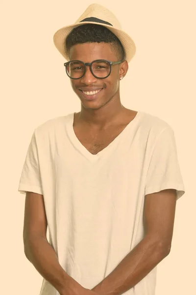 Estudio Joven Hombre Africano Guapo Con Pelo Afro Aislado Sobre — Foto de Stock